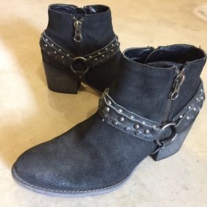 Crown Vintage black suede wendy western booties 8